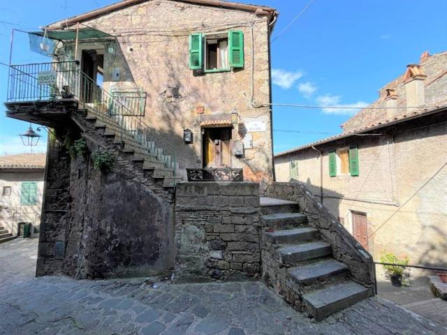 Appartamento in vendita a Latera VT