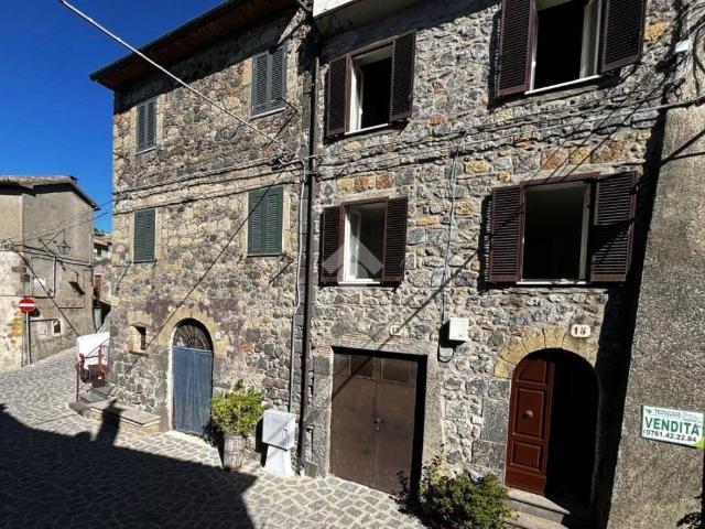 Appartamento in vendita a Latera VT