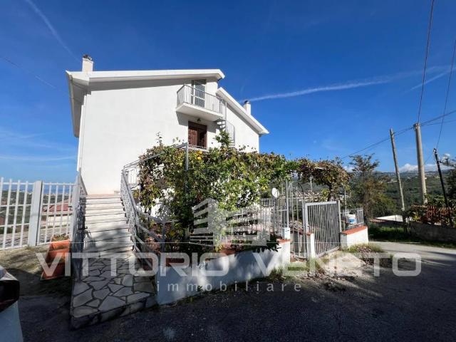 Appartamento in vendita a Laureana Cilento SA
