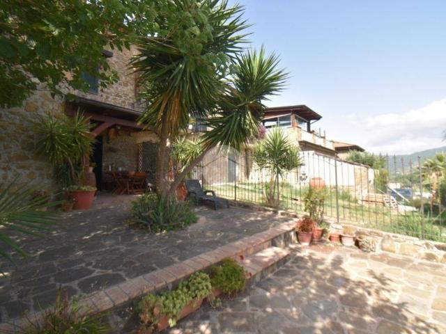 Appartamento in vendita a Laureana Cilento SA