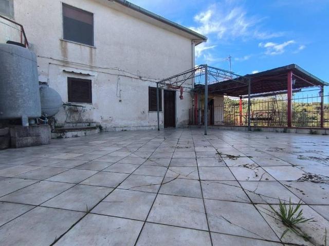 Appartamento in vendita a Laureana Cilento SA