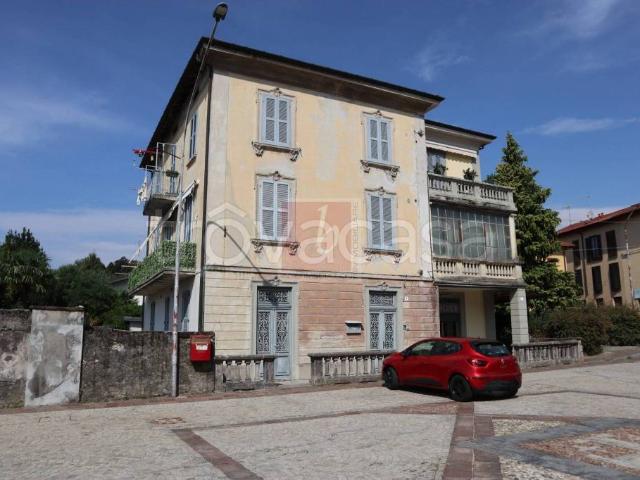 Appartamento in vendita a Laveno Mombello piazza Santo Stefano, 4, Laveno