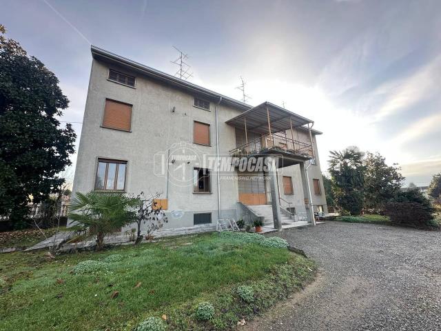 Appartamento in vendita a Lazzate