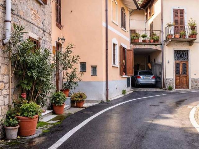 Appartamento in vendita a Leggiuno VA