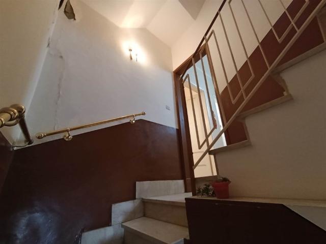 Appartamento in vendita a Leonforte piazza Parano 4