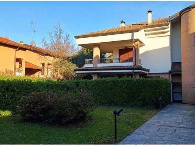Appartamento in vendita a Lesmo MB