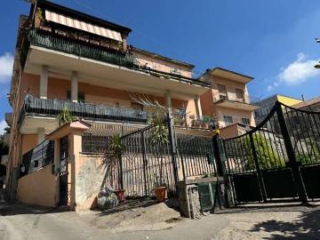 Appartamento in vendita a Lettere NA