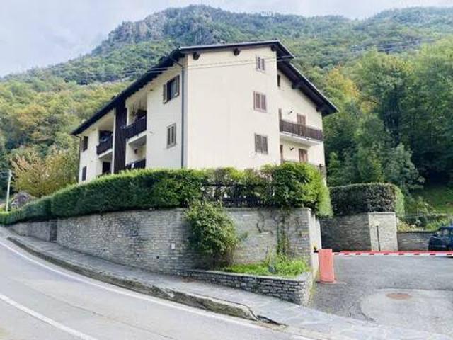 Appartamento in vendita a Lillianes AO
