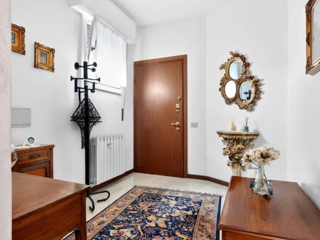Appartamento in vendita a Lipomo CO