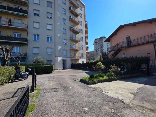 Appartamento in vendita a Lipomo CO