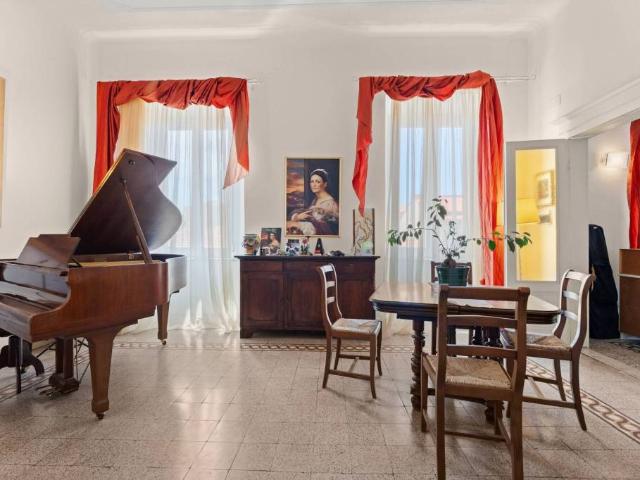 Appartamento in vendita a Livorno piazza della Vittoria, 1, Attias Marconi