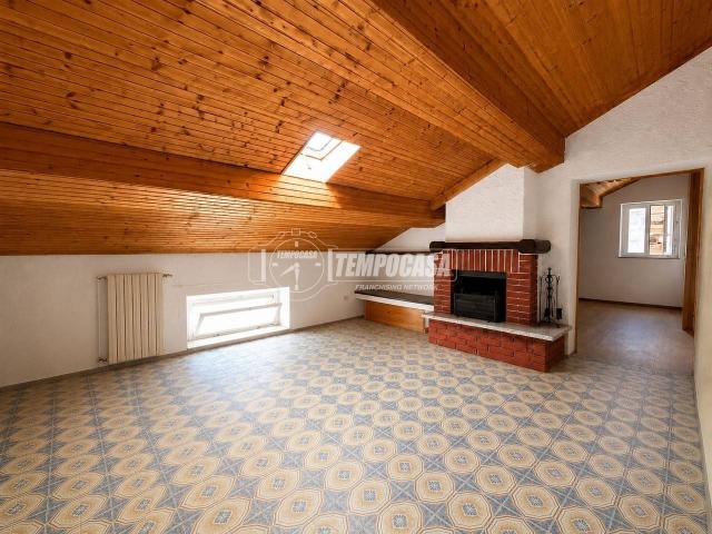Appartamento in vendita a Lomagna