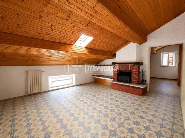 Appartamento in vendita a Lomagna LC