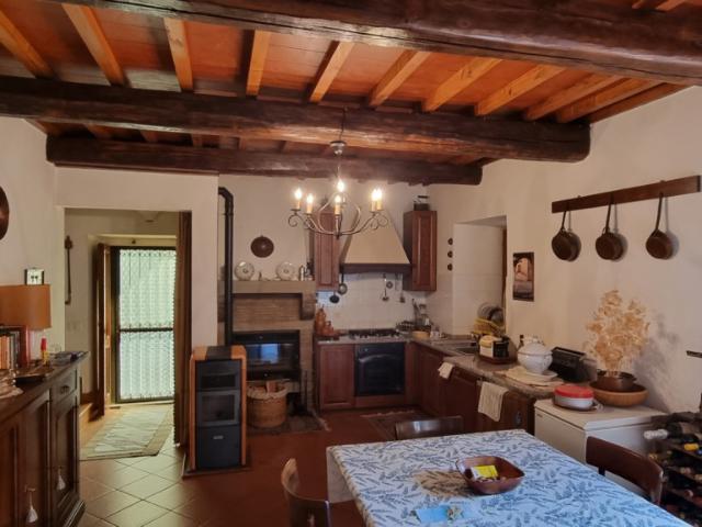 APPARTAMENTO in VENDITA a LONDA RINCINE di 4 vani