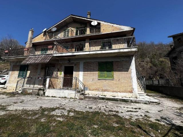 Appartamento in vendita a Longone Sabino RI