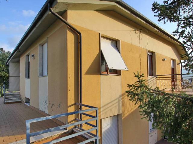Appartamento in vendita a Longone Sabino RI