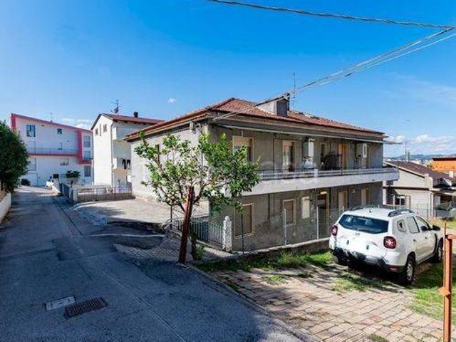 Appartamento in vendita a Pescara strada Colle Carullo 38, Tirino