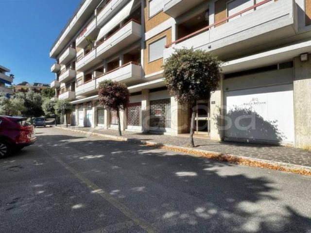 Appartamento in vendita a Pescara via Lago Isoletta, 4, Colle Pineta Colle Santo Spirito