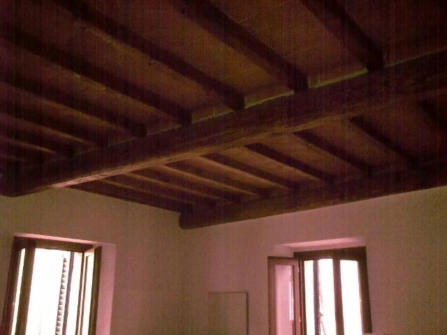APPARTAMENTO in VENDITA a PESCIA di 4 vani