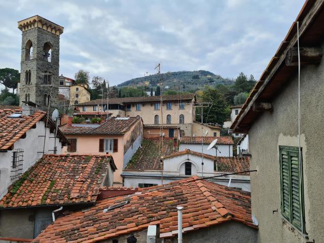 APPARTAMENTO in VENDITA a PESCIA di 4 vani
