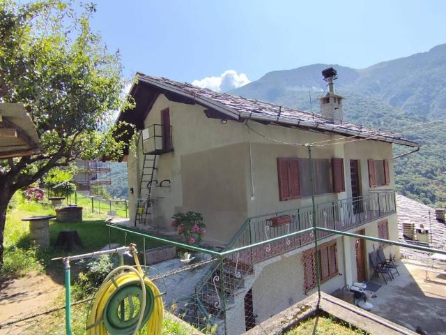 Appartamento in vendita a Perloz AO