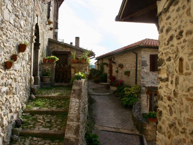 Appartamento in vendita a Petrella Salto RI
