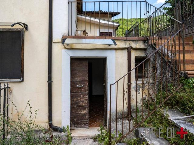 Appartamento in vendita a Petrella Salto RI