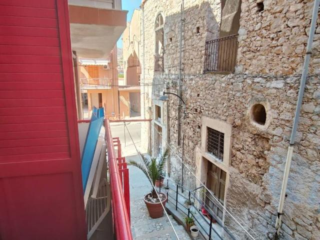 Appartamento in vendita a Piana degli Albanesi PA