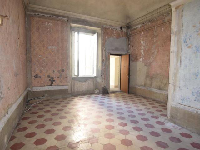 APPARTAMENTO in VENDITA a PIACENZA CENTRO STORICO di 6 vani
