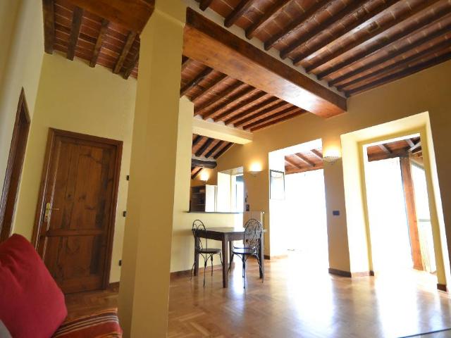 APPARTAMENTO in VENDITA a PIETRASANTA CENTRO di 4 vani