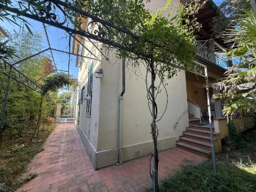 Appartamento in vendita a Pietrasanta LU