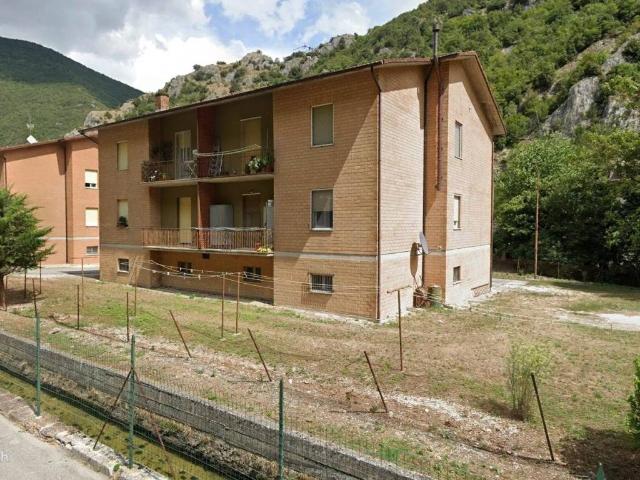 Appartamento in vendita a Pioraco MC