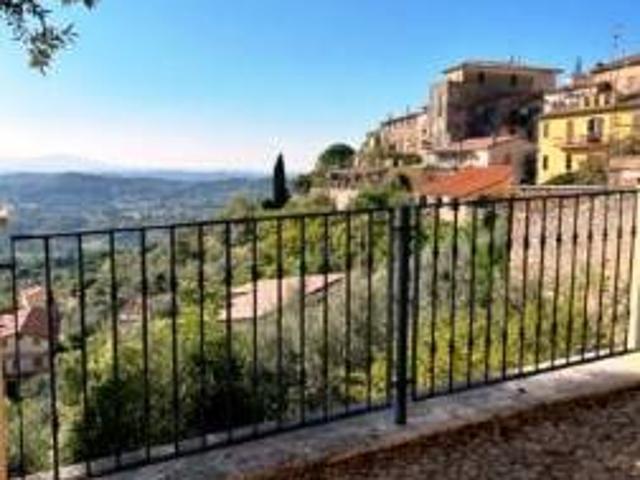 Appartamento in vendita a Poggio Catino RI