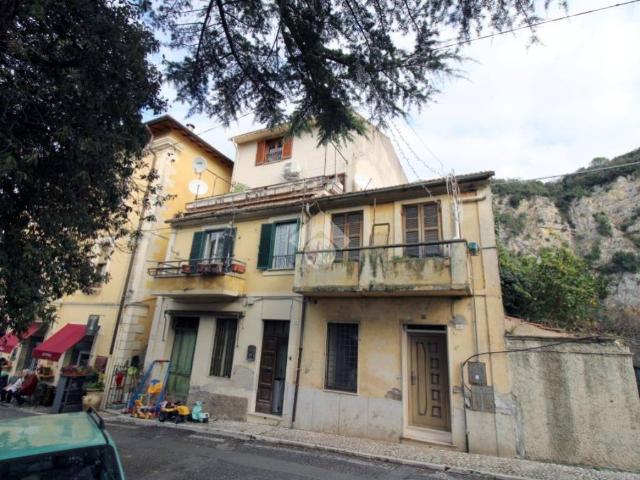 Appartamento in vendita a Poggio Catino RI