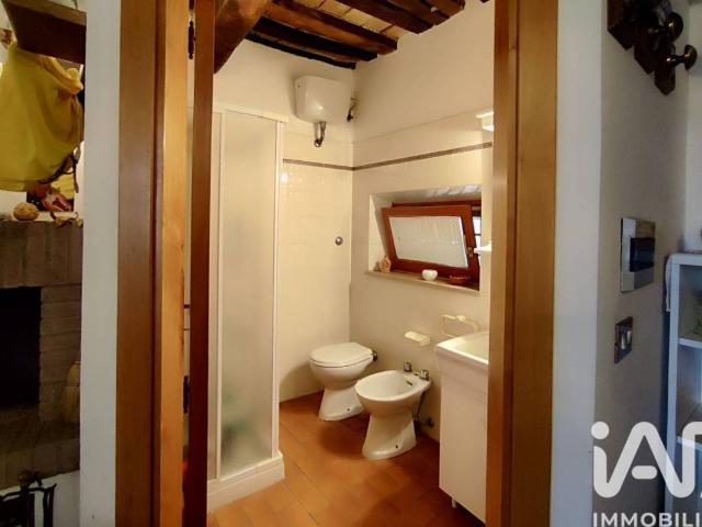 Casa indipendente in vendita a Poggio San Marcello AN