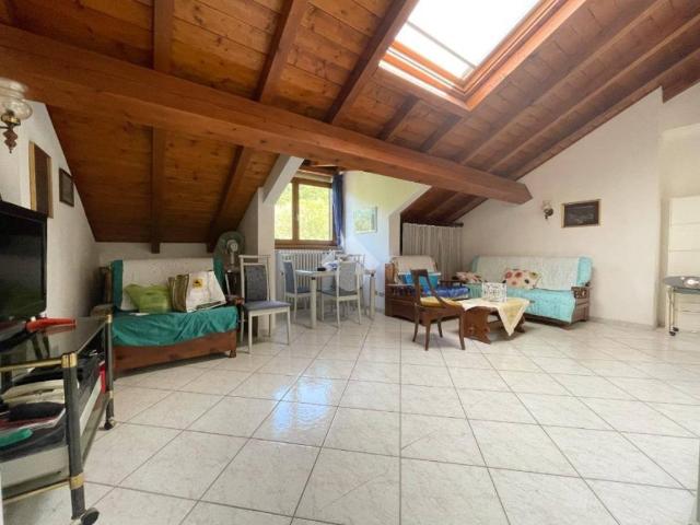 Appartamento in vendita a Porto Ceresio VA