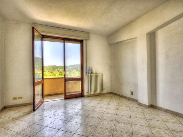 APPARTAMENTO in VENDITA a PORTOFERRAIO PERIFERIA di 4 vani