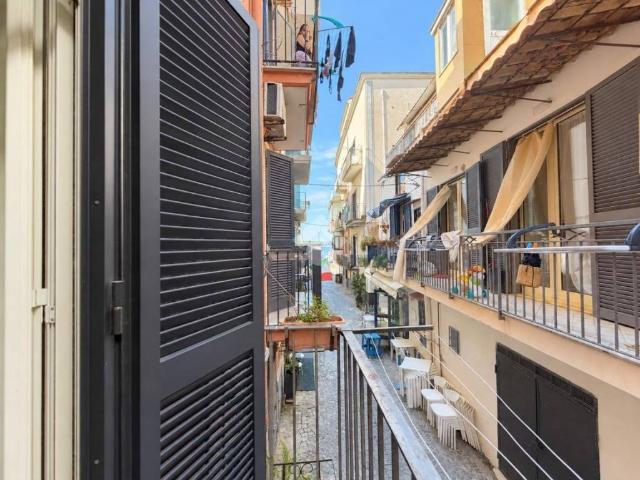 Appartamento in vendita a Pozzuoli NA