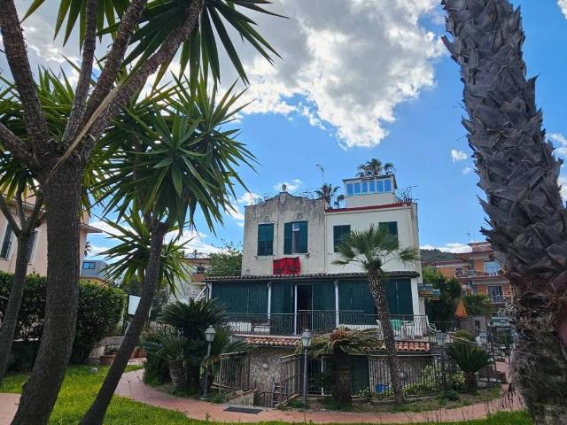 Appartamento in vendita a Pozzuoli NA