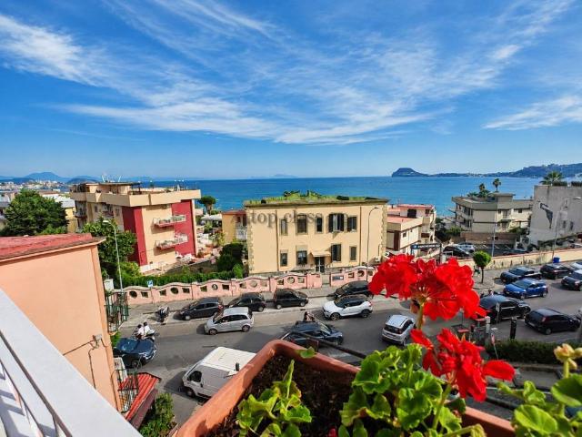 Appartamento in vendita a Pozzuoli NA