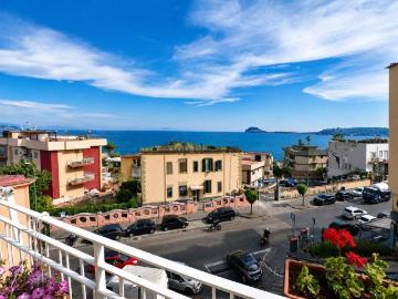 Appartamento in vendita a Pozzuoli NA