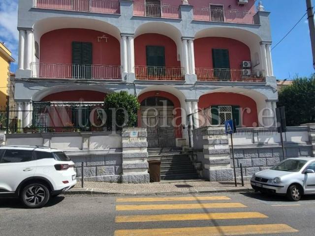 Appartamento in vendita a Pozzuoli NA