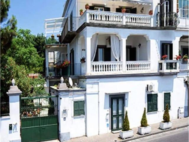 Appartamento in vendita a Pozzuoli NA