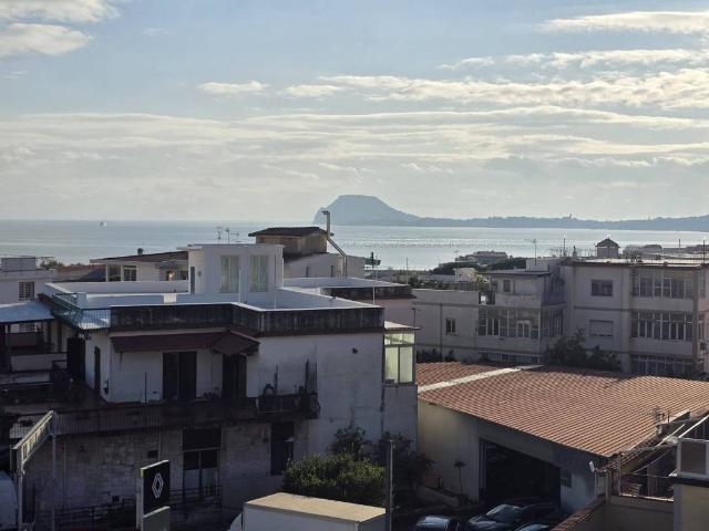 Appartamento in vendita a Pozzuoli NA