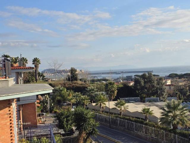 Appartamento in vendita a Pozzuoli NA