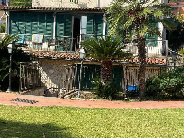 Appartamento in vendita a Pozzuoli NA