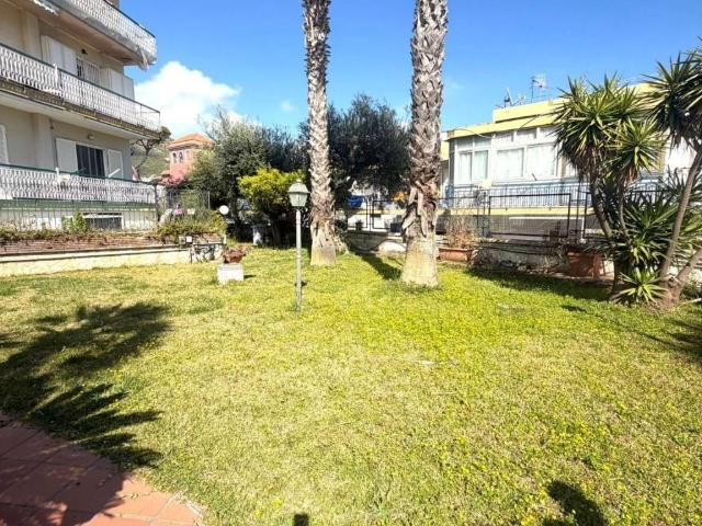 Appartamento in vendita a Pozzuoli NA