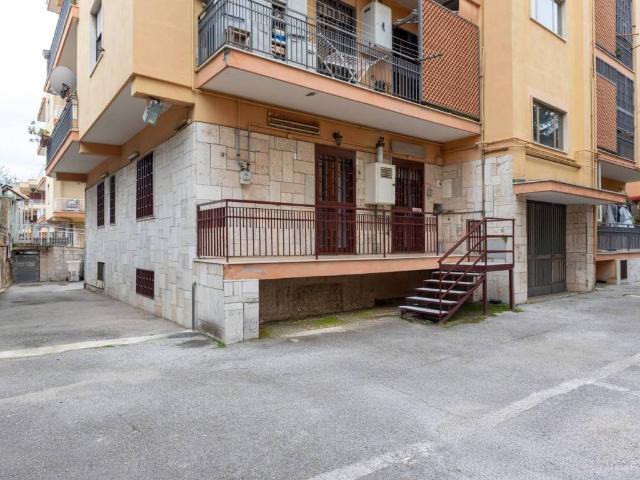 Appartamento in vendita a Pozzuoli NA