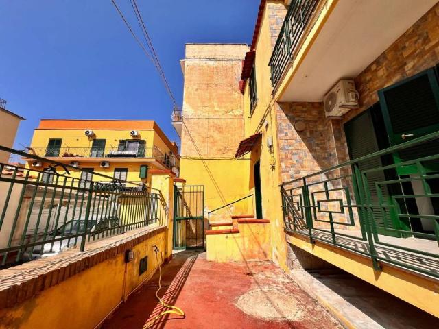 Appartamento in vendita a Pozzuoli NA