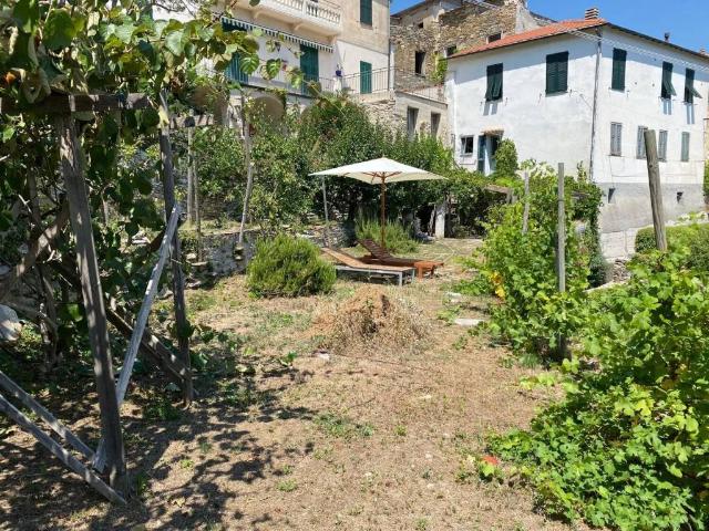 Appartamento in vendita a Prelà IM
